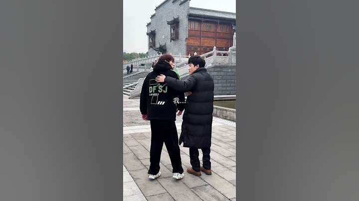 A Young Man Born In The 2000s Performed On The Street And Got Into A Steel Ring#acrobatics