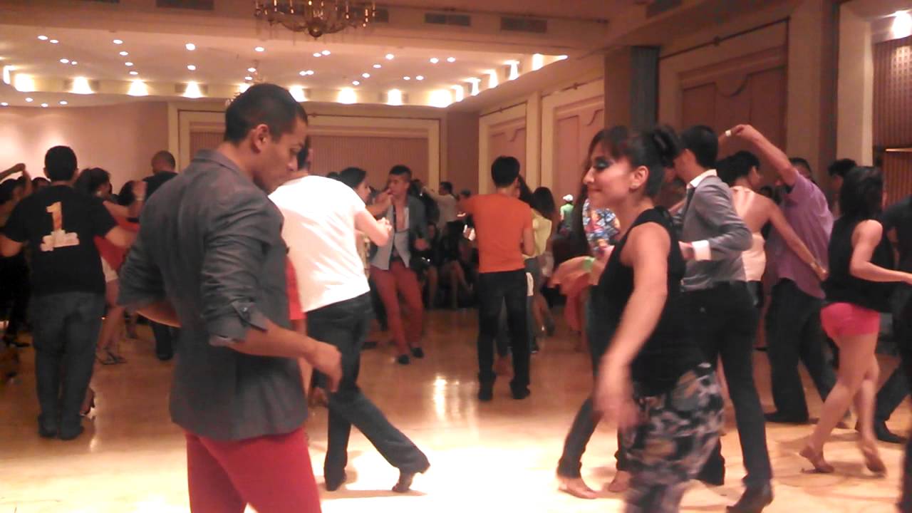 Adolfo Indacochea & Lau Gamboa - salsa social @ Fusion SalsaFest