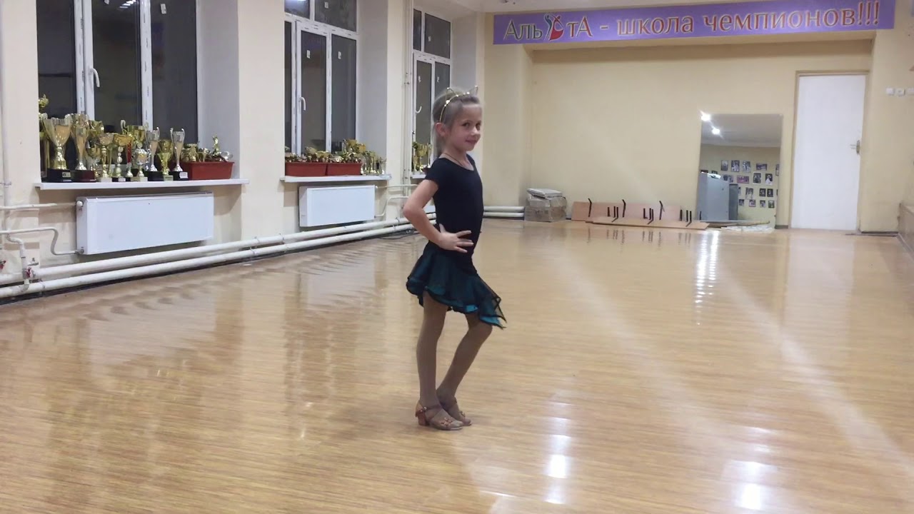 Лиза учит Ча-ча-ча - YouTube