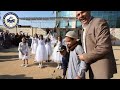 استعراض أقبل رجلا يزرع شجرة