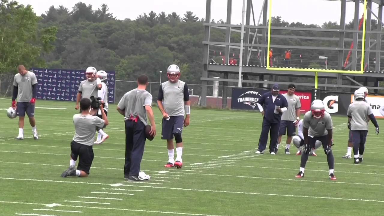 Brady and Garoppolo throw at Patriots minicamp