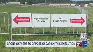 Group gathers to oppose the execution of Oscar Smith