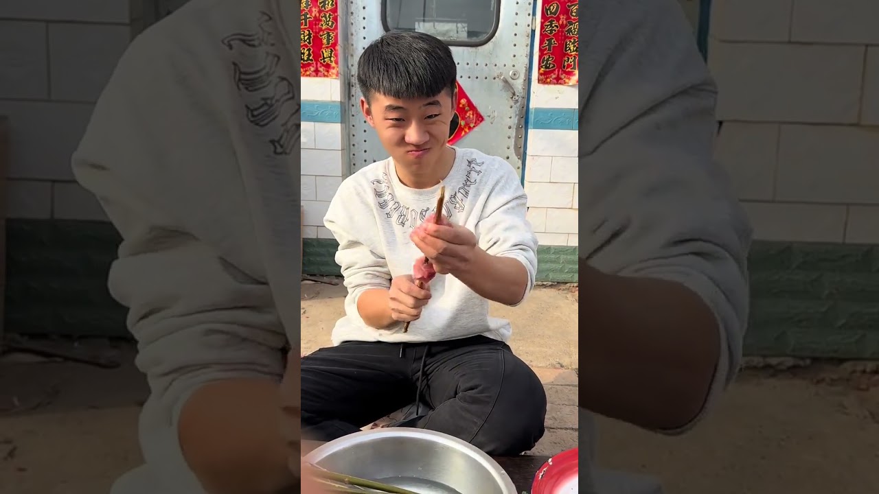 Willow branch skewers have a bite and it tastes amazing #Rural life#Rural cuisine#Rural fl