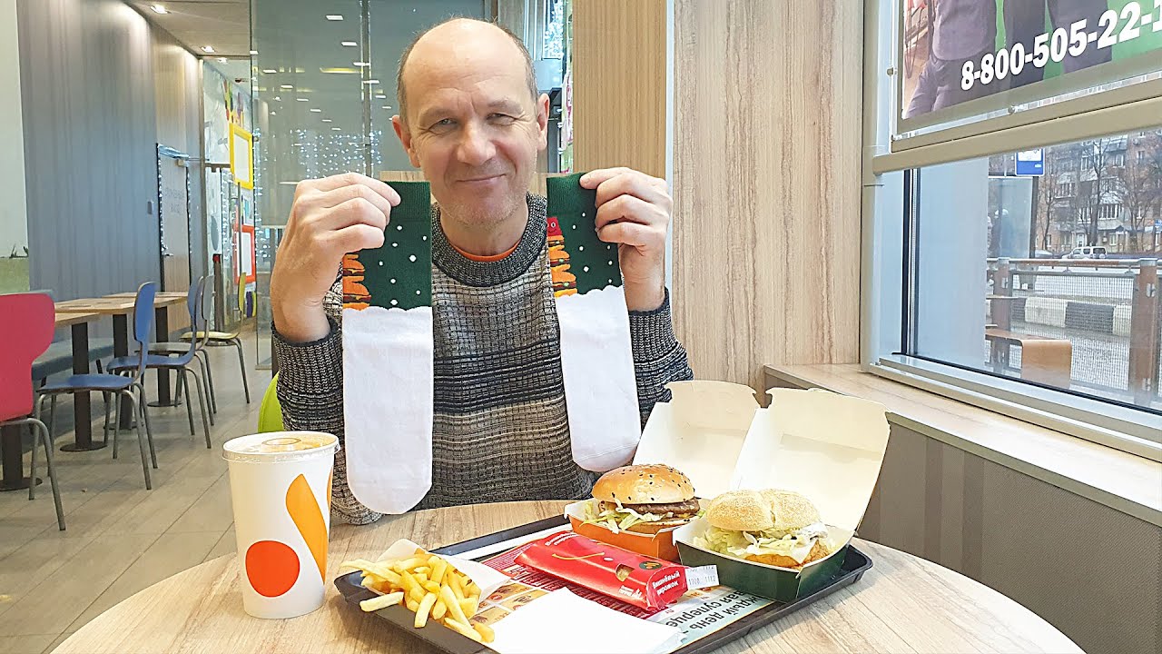 Российский фастфуд: мы попробовали новое зимнее меню в "Вкусно и Точка".