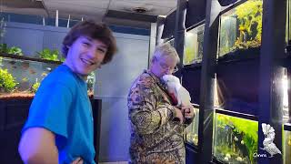 Onni Cockatoo Visits Fish Mania