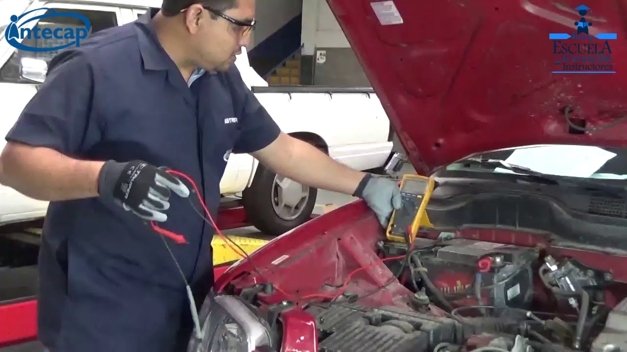 Qué es un técnico en mantenimiento eléctrico y electrónico en automotores