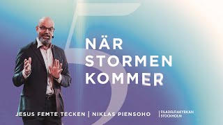 "När stormen kommer" - Niklas Piensoho