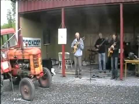 tractor-and-the-three-guitar-band.mp4