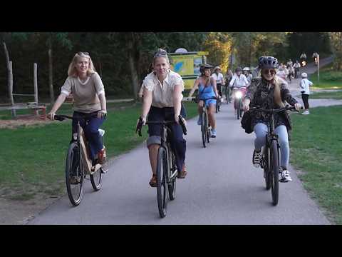 Nature Bikes: 30 Women Cycling on Wood