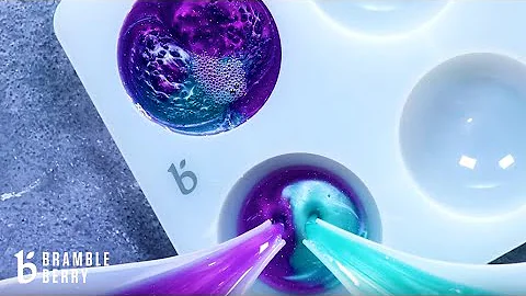 Melt And Pour Soapmaking Tips - Swirling, Embeds, And More! | BrambleBerry.com