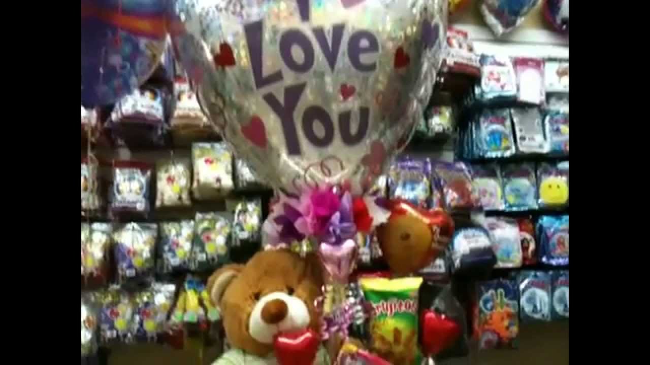 Un Gran Oso De Peluche En Este Arreglo Con Globos Para San V Youtube