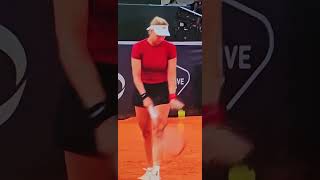 Caroline Werner practica. previas. R2. hamburg ladies open series 2025.Julie Kjendlie juez de silla Net Worth