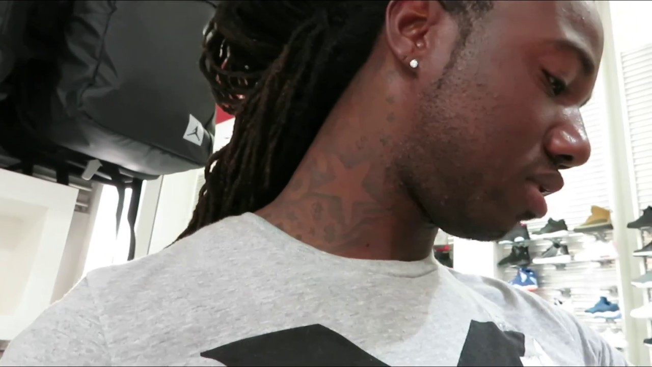 GOT CAUGHT STEALING SOME SHOES!!!! CJ SO COOL ( IM COMING GOT CAUGHT STEALING SOME SHOES!!!! CJ SO COOL ( IM COMING