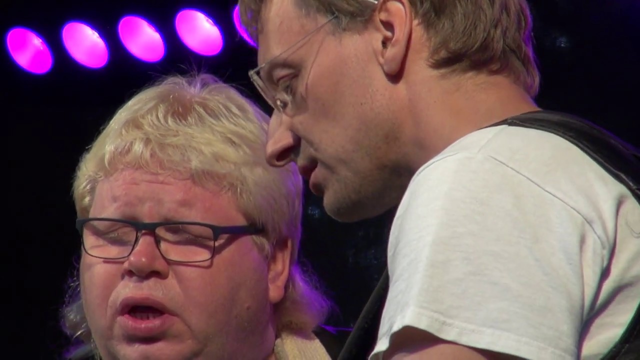 ROBIROHI - Kui õitseb sirel - YouTube