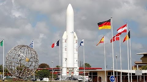 Décollage d'une fusée Ariane avec 4 satellites à son bord