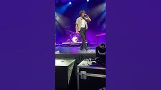 Download lagu Empty heart shaped box Benson Boone live