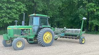 Planting soybeans with the 18 inch 7000 and 4040