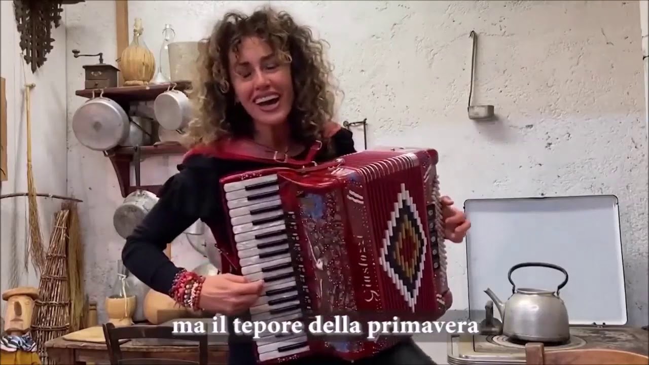 Madonnina dai riccioli d'oro canta Sabrina Salvestrin YouTube Madonnina dai riccioli d'oro canta Sabrina Salvestrin YouTube
