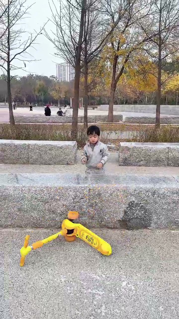 测试儿子的反应能力，幸亏儿子机智！#Cute baby#Cute#呆萌小米宝#聪明宝宝#萌娃