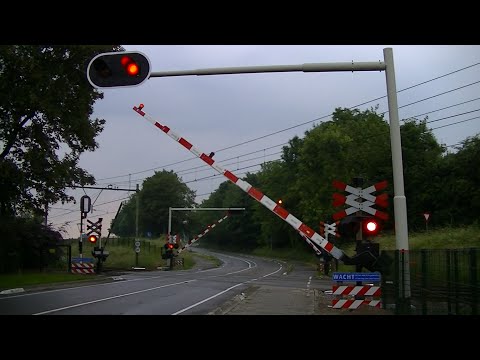 Spoorwegovergang Meerssen // Dutch railroad crossing