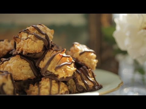 Chocolate Coconut Macaroons Recipe || KIN EATS
