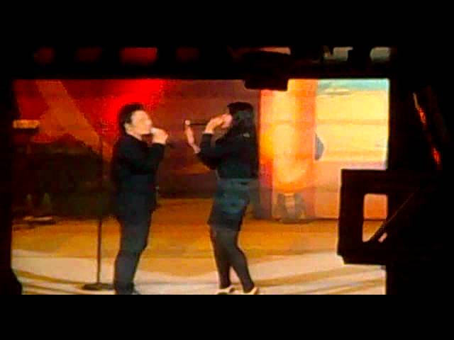 HelLo ft mega - pilihan hatiku (hongkong concert).mp4 class=