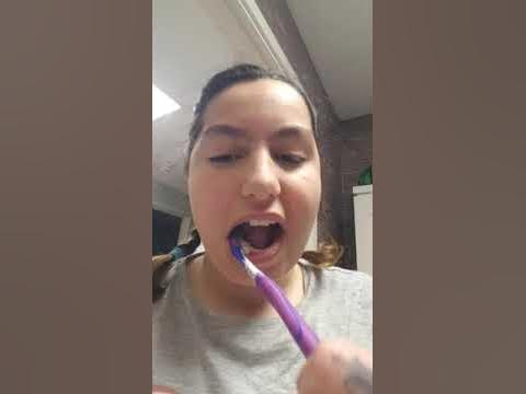 Jennifer personal borstar mina tänder - YouTube