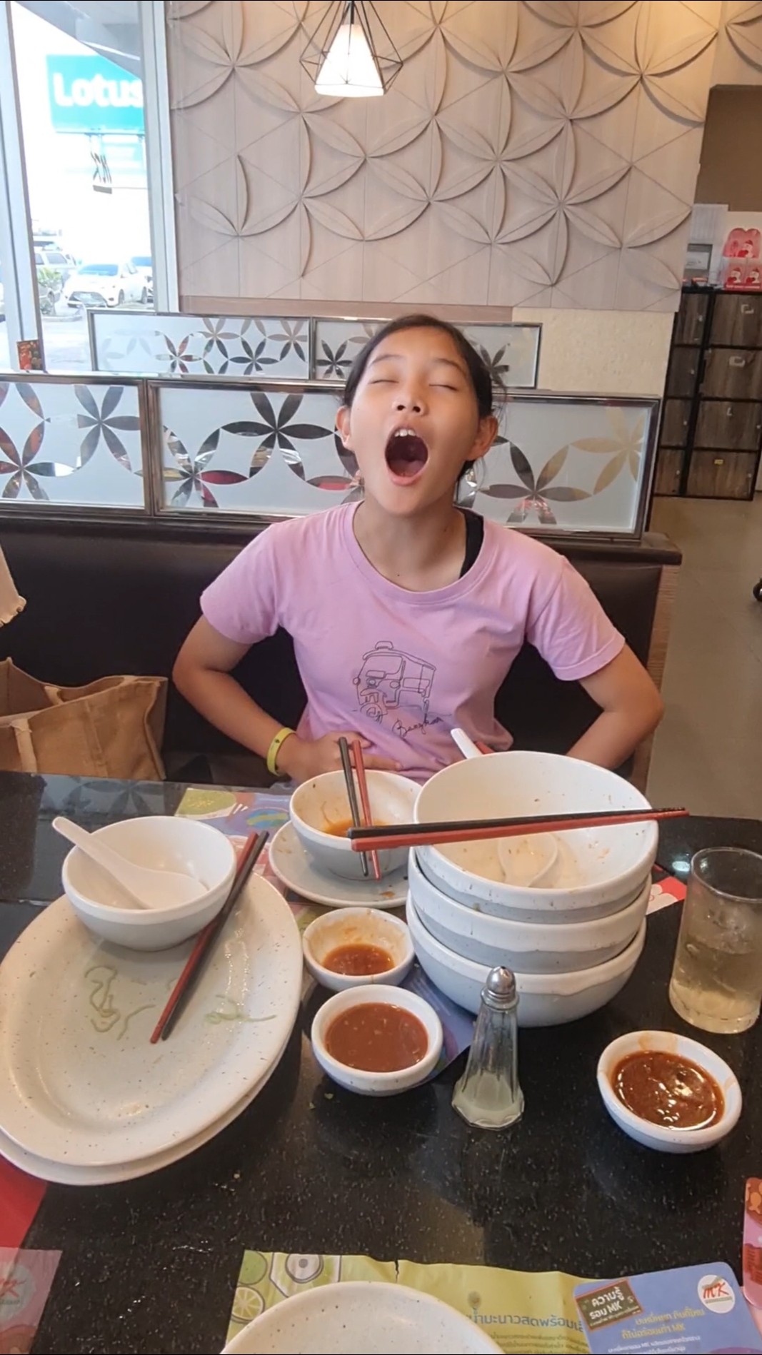Too Hungry Girl‼️ and Kind Duo?? | JJaiPan #Shorts