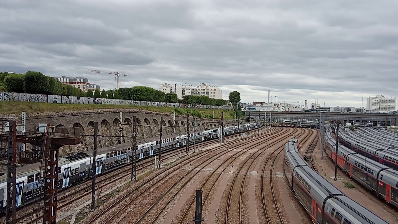 Passage d'un RER d IDFM à porte de Charenton YouTube