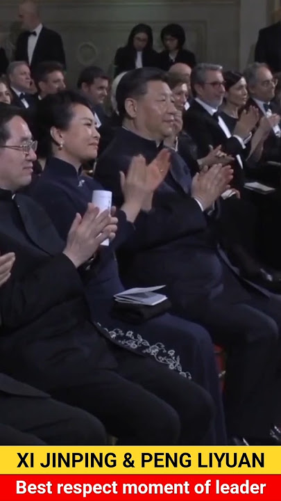 Xi jin ping and Peng liyuan best respect moment President of CINA....