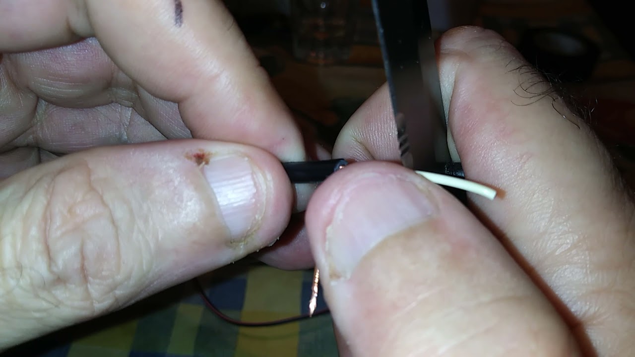 How to make an external NOAA Weather Radio antenna out of RCA audio / video patch cable