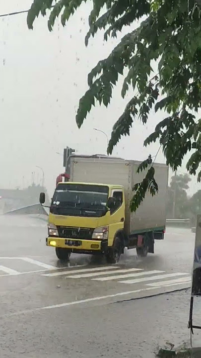 Bus Agra Mas BM 019, Edisi Hujan Deras 🌧️ Exit Tol Boyolali #huntingbus #viral #busindonesia