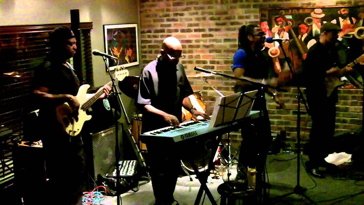 EEZ feat. ANDREWLUV - Sure Thing