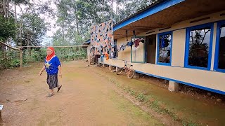 Download Lagu Hidup di Desa, Tak disangka hanya ada 2 rumah jalan melalui hutan MP3 Download Lagu Hidup di Desa, Tak disangka hanya ada 2 rumah jalan melalui hutan MP3