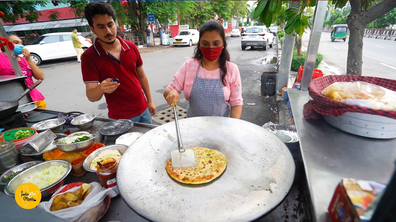 Surat Aunty Special Hara Bhara Paratha Rs. 100/- Only l Gujarat Street Food | INDIA EAT MANIA