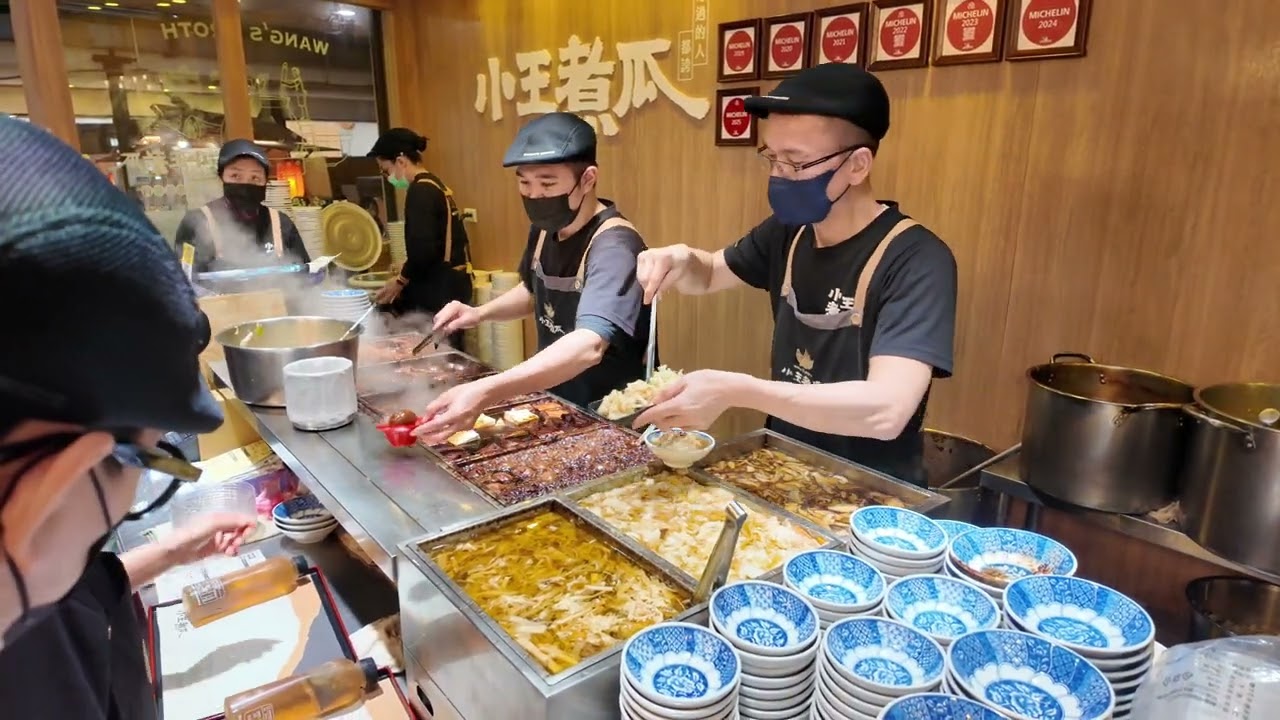 沒吃過小王煮瓜，別說你來過華西街！台北必吃的米其林必比登推薦。#小王煮瓜 #滷肉飯 #黑金滷肉飯 #華西街美食 #萬華美食 #台北美食 #米其林必比登 #台北小吃 #台灣美食 #taipeifood 