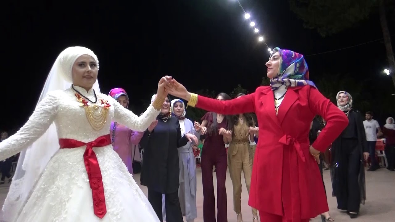 Saçlarını Taramışsın sarı renge boyamışsın MELEK VE RÜSTEM'İN DÜĞÜNÜ