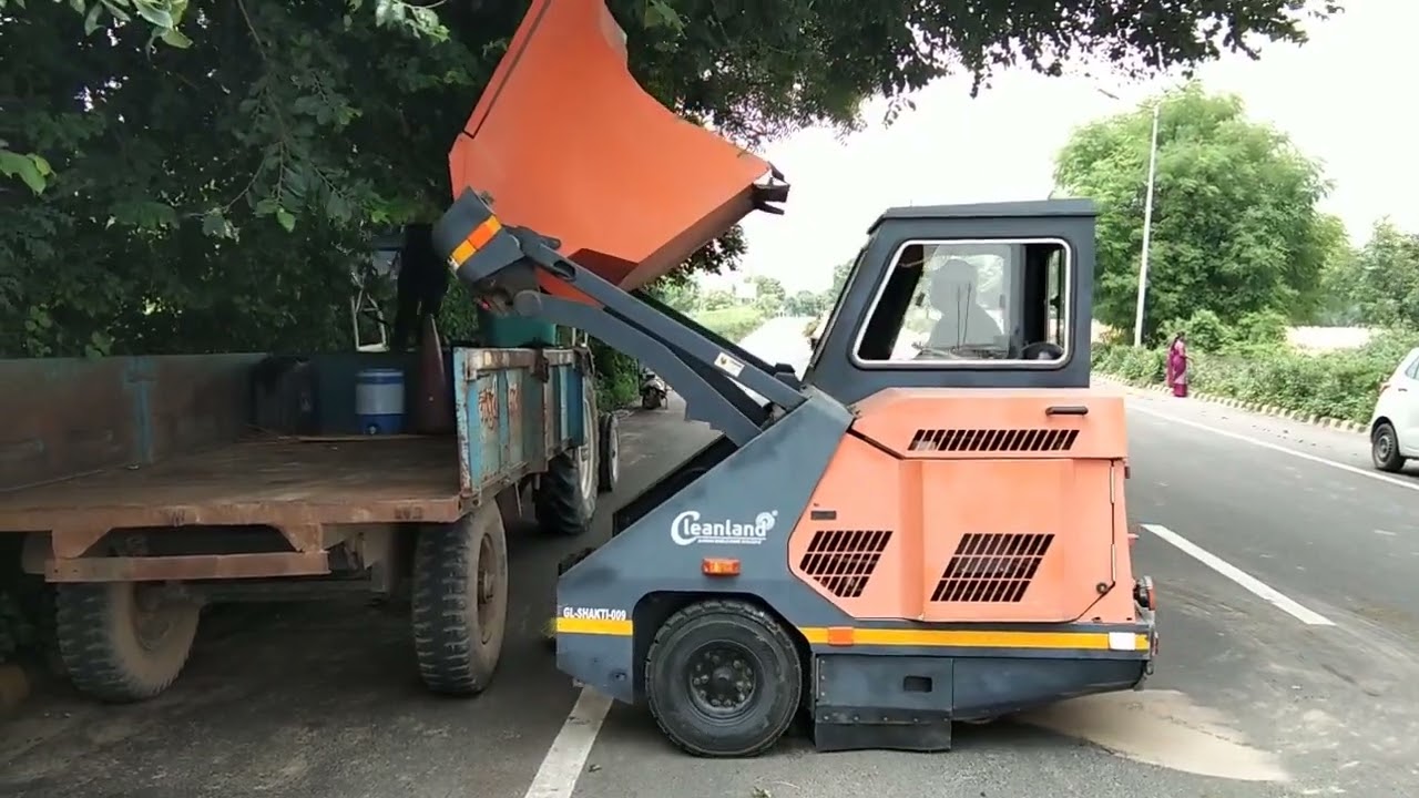 Sweeping Machine dumping process. Ride on sweeper.