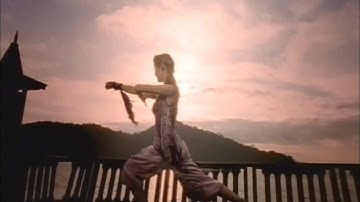 03年红遍全亚洲白金大碟《沾沾自喜》主打歌3——林宝《秘密海》 武林失传已久的“宝”健歌曲，东方色彩浓厚的神秘乐风，无国界、跨越时空，太极拳、印度瑜伽等养生招式，当年这支MV全球首播，风靡一时[爱心]