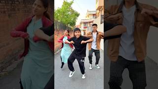 Billi Na Dance Kia 🤣🤣 | Aayush & Abhay #momsons #comedy #funny #viral