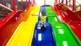 Видео Поездка в выходной день в детский городок развлечений. (автор: Like Masha TV)