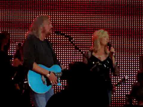 Barry Gibb & ON-J.How Can You Mend a Broken HeartL...