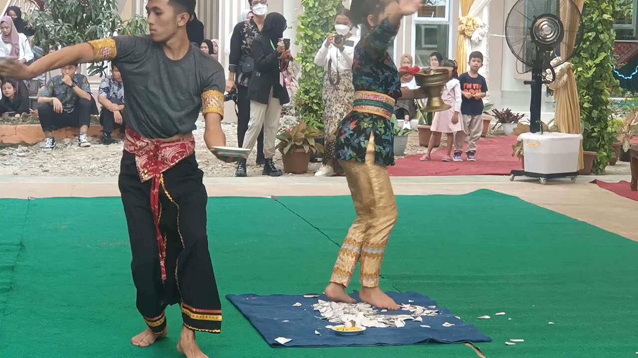 tari rentak kaco SMA negeri 4, sungai penuh... Depan gubernur Jambi dan bupati Bungo.