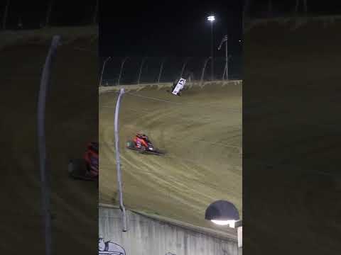 Noah Whitehouse (00) rides the wall at #lawrenceburgspeedway #dirtracing - dirt track racing video