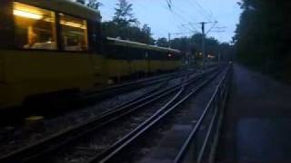 einfahrt einer U6 wagen nummer 3317 - 3318 und 3309 - 3310