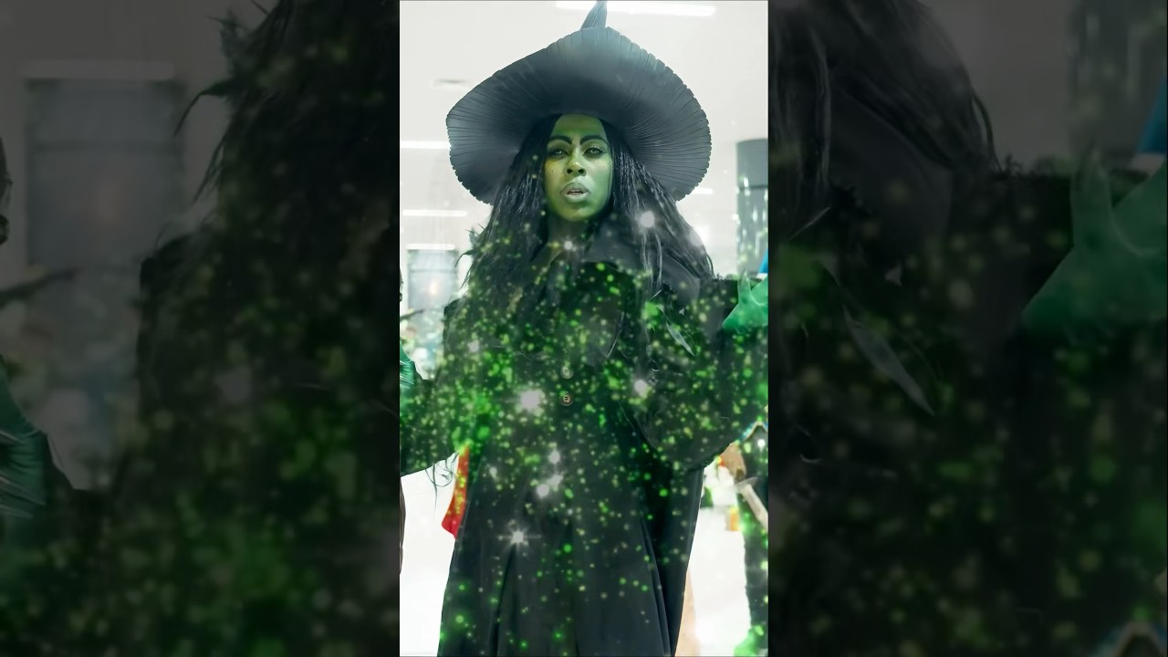 WICKED 💚 ELPHEBA COSPLAY @ MCM COMIC CON ✨ #shorts
