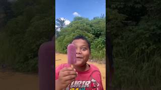 Makan Es Krim