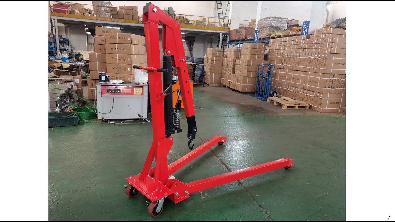 Shop crane operate in warehouse