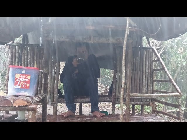 solo camping hujan berulang kali  makan dan minum seadanya tidur nyenyak suara hujan asmr class=