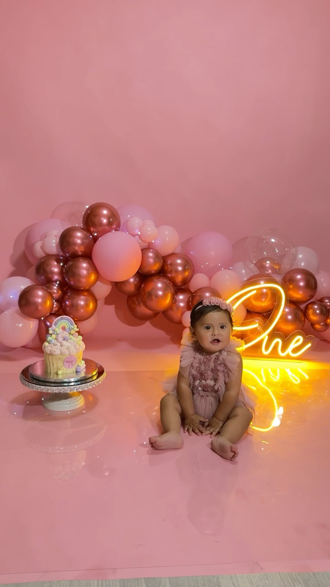 SU PRIMER AÑO DE NASYA *le hicimos su sesión fotográfica* Vayan a verlo @KarlaBustillos ? #comedia